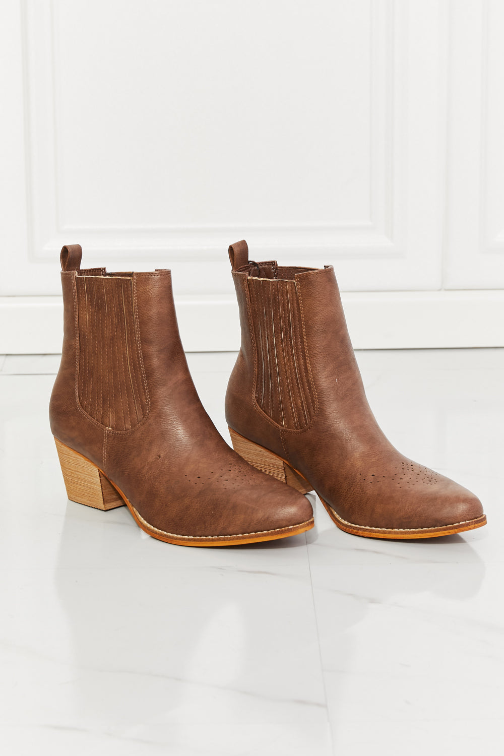 Love the Journey Stacked Heel Chelsea Boot in Chestnut - Copper + Rose