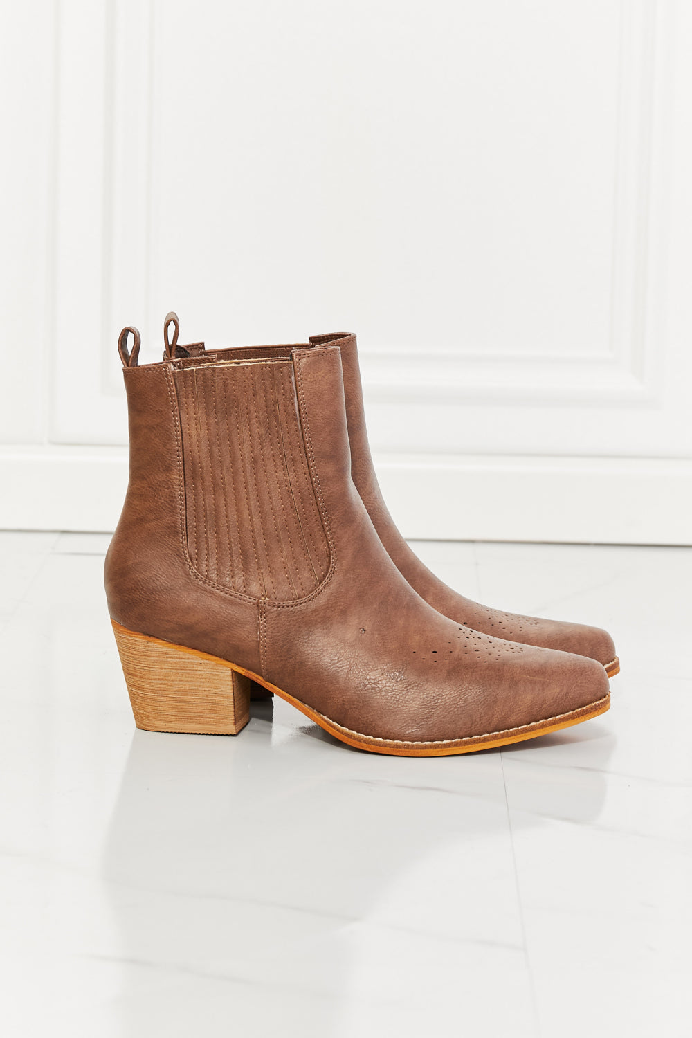 Love the Journey Stacked Heel Chelsea Boot in Chestnut - Copper + Rose