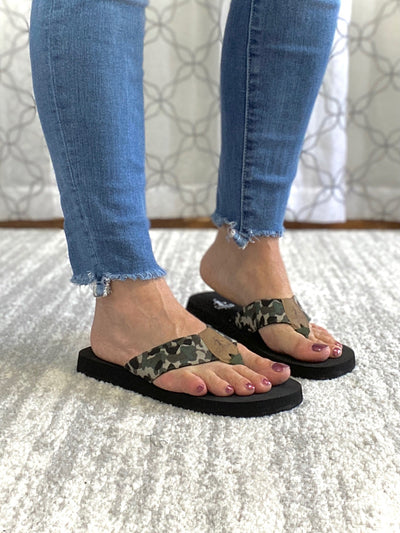 On The Trail Camo Flip Flops - Copper + Rose